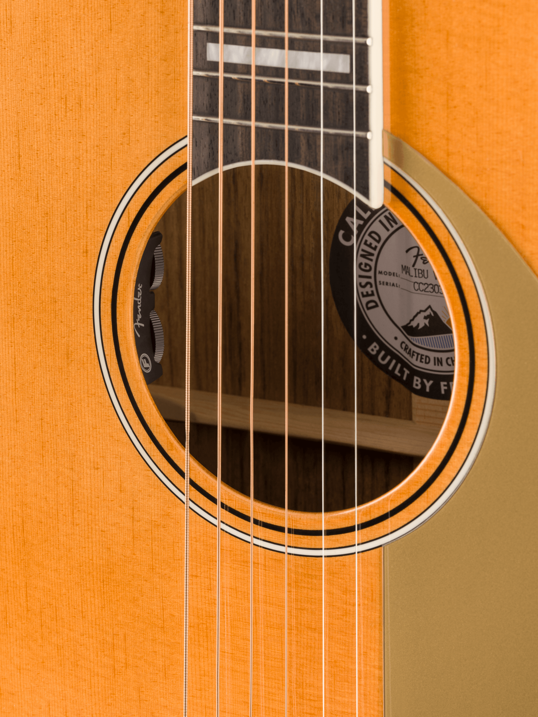 Fender® California Vintage Malibu with Case, Gold Pickguard, Aged Natural