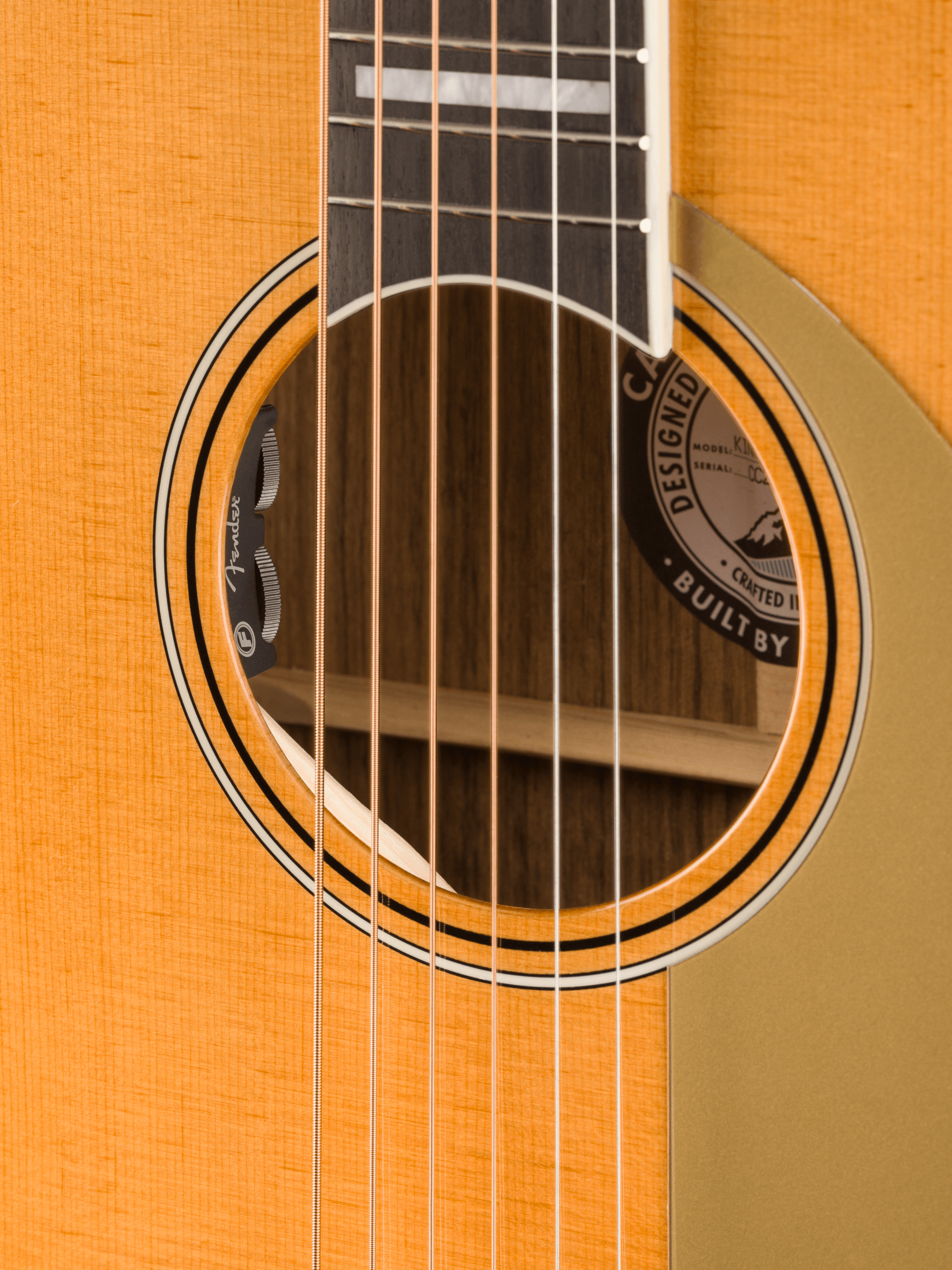 Fender® California Vintage King with Case, Gold Pickguard, Aged Natural